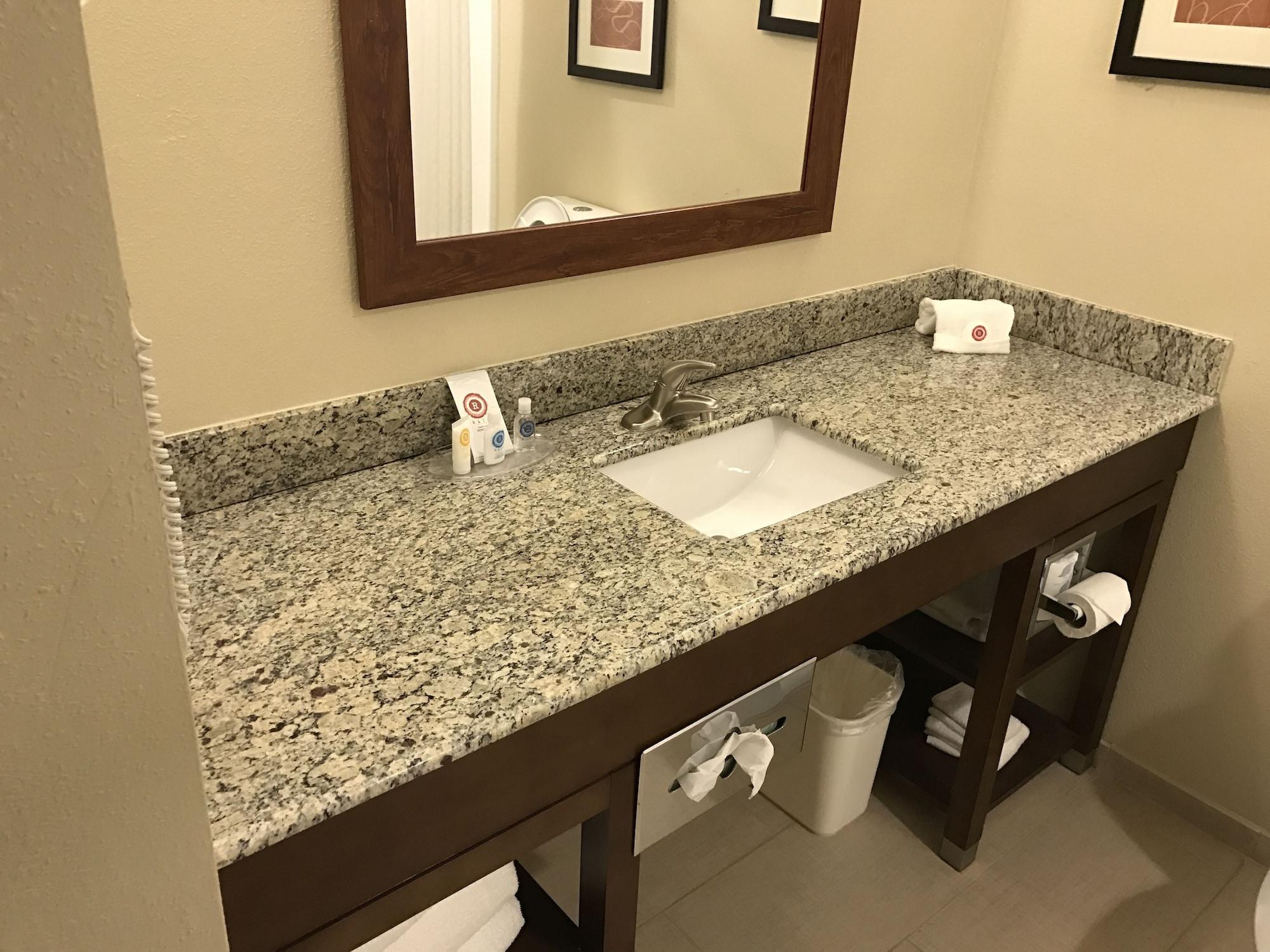 Comfort Suites Plymouth Near Us-30 Bagian luar foto
