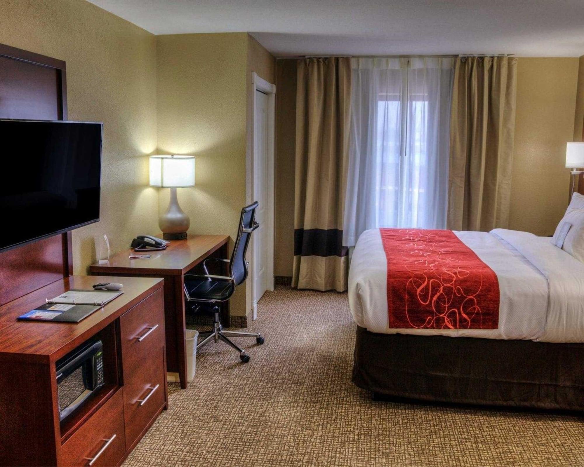 Comfort Suites Plymouth Near Us-30 Bagian luar foto