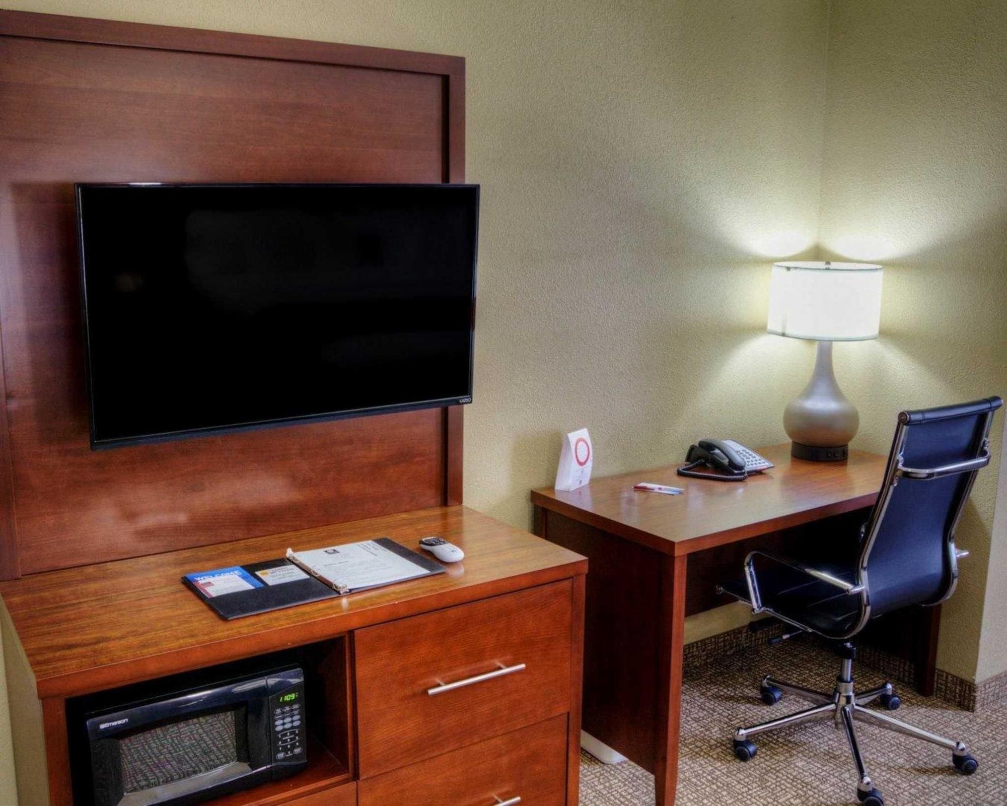 Comfort Suites Plymouth Near Us-30 Bagian luar foto