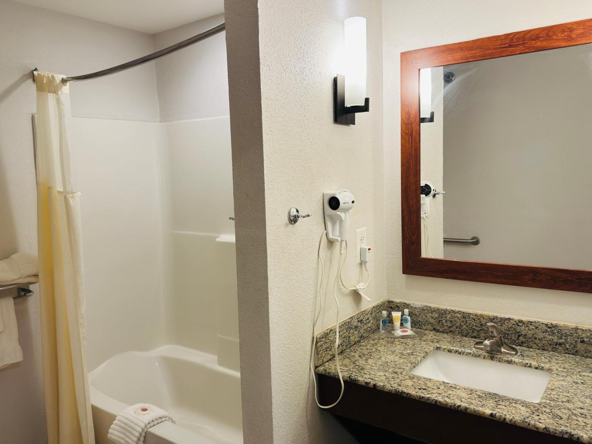 Comfort Suites Plymouth Near Us-30 Bagian luar foto