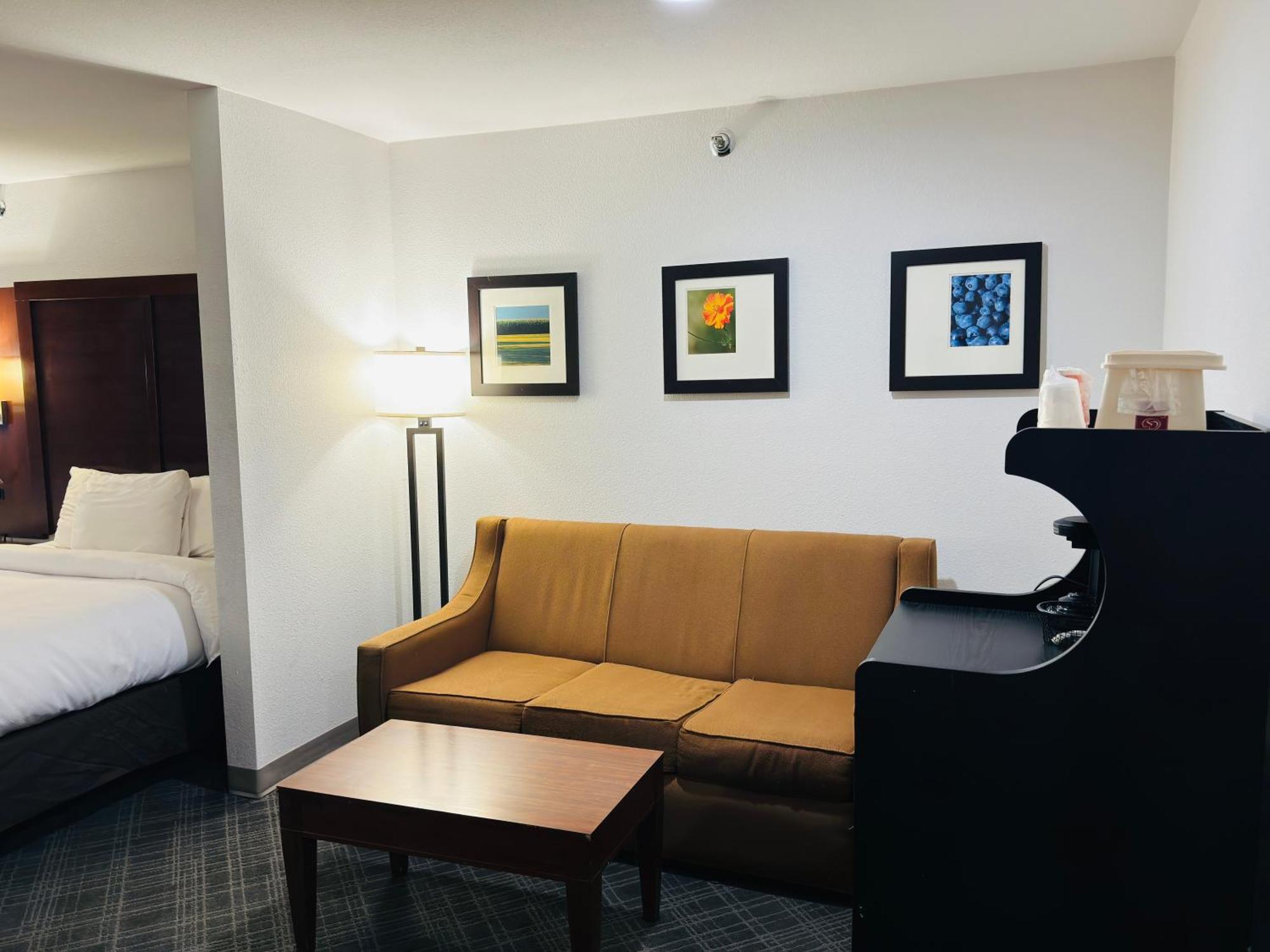 Comfort Suites Plymouth Near Us-30 Bagian luar foto