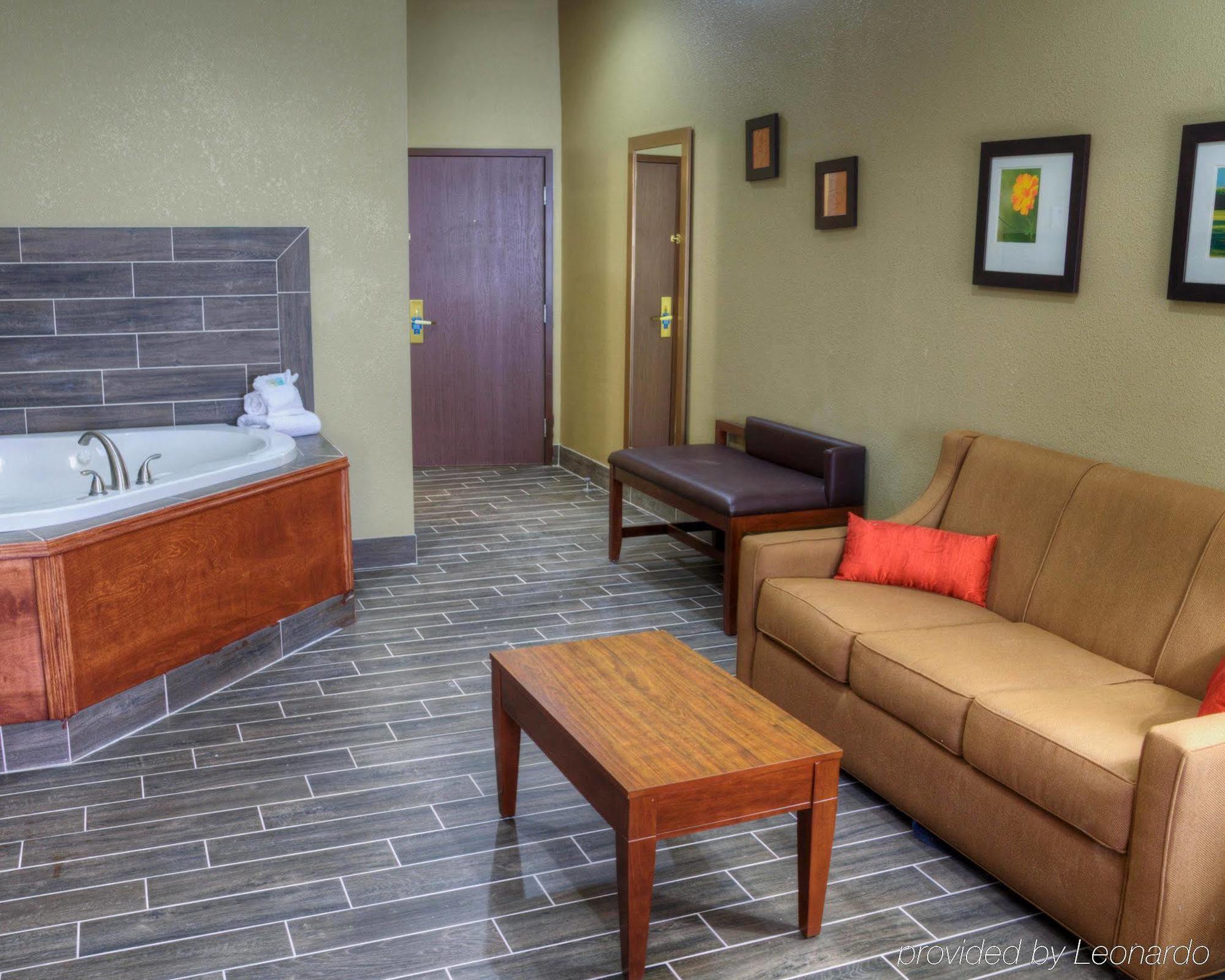 Comfort Suites Plymouth Near Us-30 Bagian luar foto