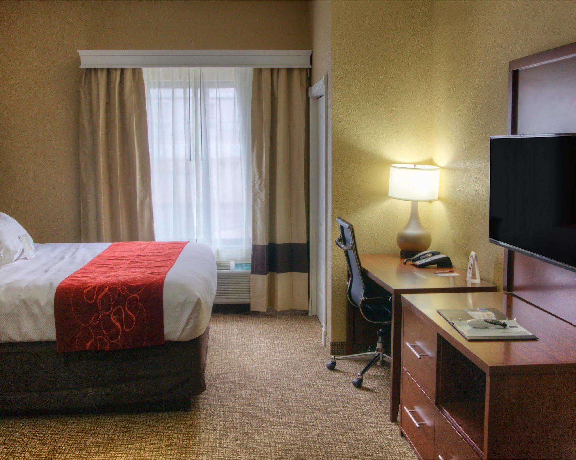 Comfort Suites Plymouth Near Us-30 Bagian luar foto